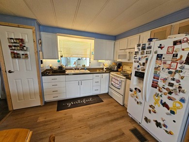 Welcome to your peaceful retreat in this beautiful 2-bedroom - photo 10