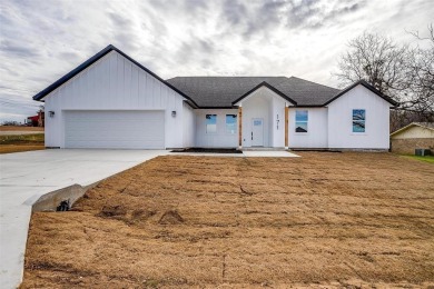 Lake Bridgeport Home For Sale in Runaway Bay Texas