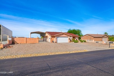 Welcome to this beautifully maintained home offering space and - photo 2