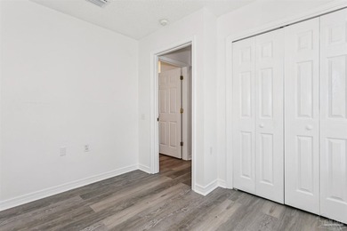 Welcome to this charming 2-bedroom, 1-bath townhouse-style - photo 14