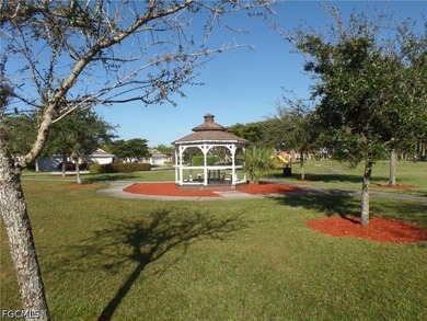 Welcome to this beautifully maintained second-floor 3-bedroom - photo 23