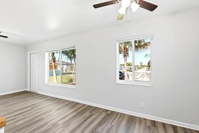 Beautifully renovated 3 Bedroom SINGLE FAMILY HOME in the - photo 2