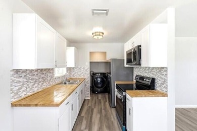 Beautifully renovated 3 Bedroom SINGLE FAMILY HOME in the - photo 3