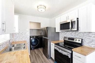 Beautifully renovated 3 Bedroom SINGLE FAMILY HOME in the - photo 5