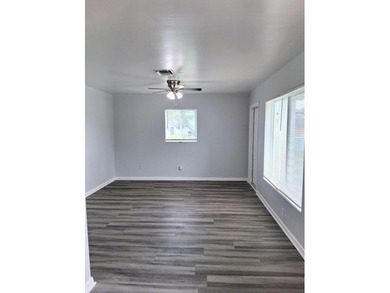 Beautifully renovated 3 Bedroom SINGLE FAMILY HOME in the - photo 9