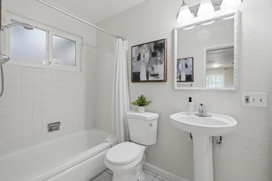 Beautifully updated Cambrian gem offering a spacious and - photo 11