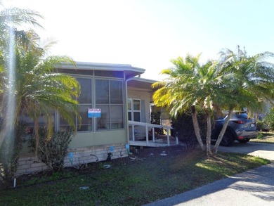 AFFORDABLE 2/2 MOSTLY FURNISHED. THERE IS A RAMP IN THE FRONT - photo 3