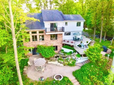 Lake Shannon Home For Sale in Fenton Michigan