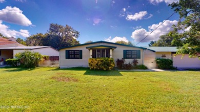 Lake George Home For Sale in Crescent City Florida