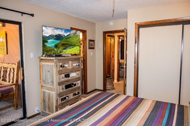 AWESOME 3 BEDROOM, 3 1/2 BATH - Level entry Condo in beautiful - photo 41