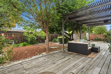 Beautifully updated Cambrian gem offering a spacious and - photo 42