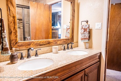 AWESOME 3 BEDROOM, 3 1/2 BATH - Level entry Condo in beautiful - photo 42