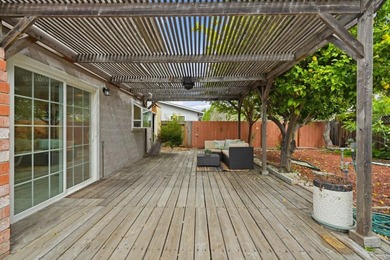 Beautifully updated Cambrian gem offering a spacious and - photo 43