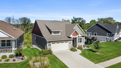 Welcome to this stunning custom-built home, perfectly situated - photo 3