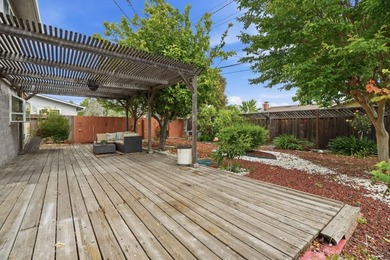 Beautifully updated Cambrian gem offering a spacious and - photo 44