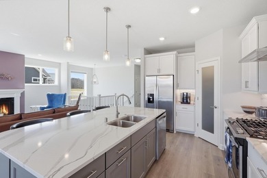 Welcome to this stunning custom-built home, perfectly situated - photo 6