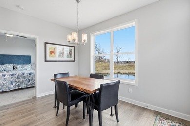 Welcome to this stunning custom-built home, perfectly situated - photo 10