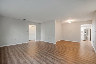 New Roof!! Welcome to this cozy and well-maintained 2-bedroom - photo 7