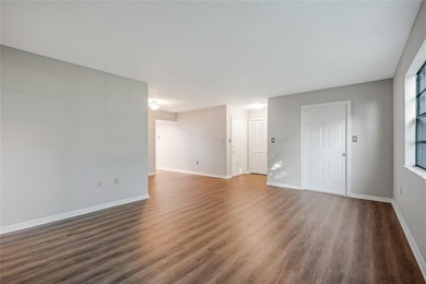 New Roof!! Welcome to this cozy and well-maintained 2-bedroom - photo 8