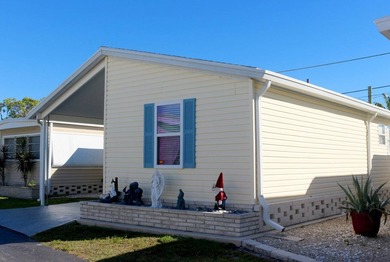 This darling little hidden community, just 1.5 miles away from - photo 3