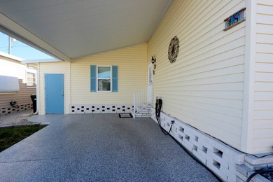 This darling little hidden community, just 1.5 miles away from - photo 4