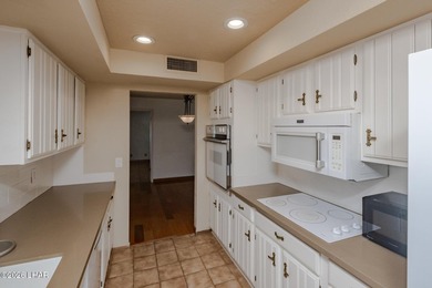 Golf Course & Mountain Views on Palmer Drive Perfectly situated - photo 7