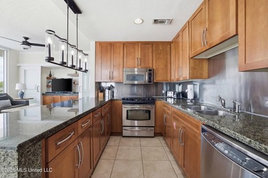 Spectacular front unit with floor to ceiling windows that allow - photo 12