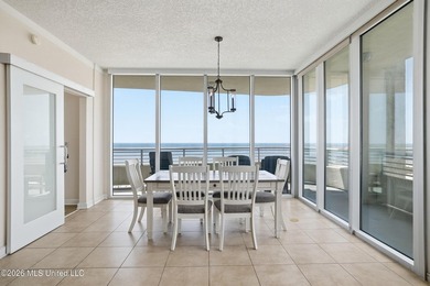 Spectacular front unit with floor to ceiling windows that allow - photo 15