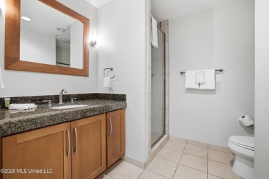 Spectacular front unit with floor to ceiling windows that allow - photo 22