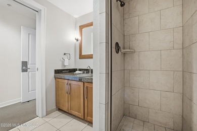 Spectacular front unit with floor to ceiling windows that allow - photo 23