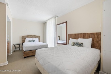 Spectacular front unit with floor to ceiling windows that allow - photo 24