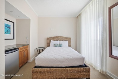 Spectacular front unit with floor to ceiling windows that allow - photo 25