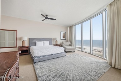 Spectacular front unit with floor to ceiling windows that allow - photo 28