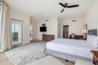 Spectacular front unit with floor to ceiling windows that allow - photo 29