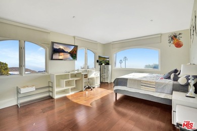 JUst Reduced. Built in 2000 on 2.1 fenced acres of Gated Malibu - photo 33