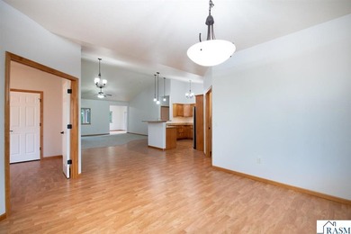 Welcome to this beautiful 3 bedroom, 2 bathroom patio home - photo 2