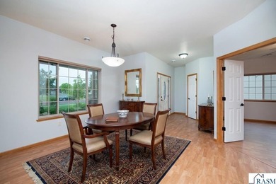 Welcome to this beautiful 3 bedroom, 2 bathroom patio home - photo 4