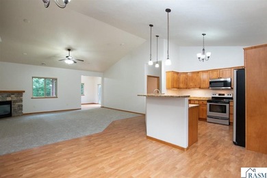 Welcome to this beautiful 3 bedroom, 2 bathroom patio home - photo 5