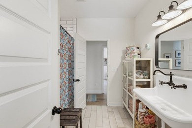 Some houses have a way of making you instantly feel at home - photo 13