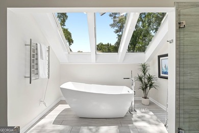 WOW! Welcome home to this fabulous updated 6 bed, 3.5 bath - photo 33