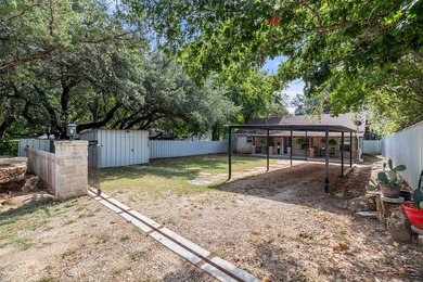 Wonderful ranch style home on beautifully landscaped lot looking - photo 33