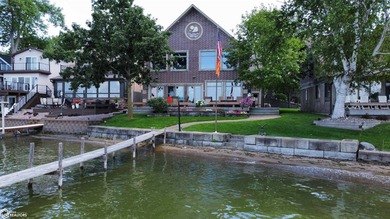 Unrivaled Waterfront Luxury with Private Guest Retreat & Sandy - photo 1