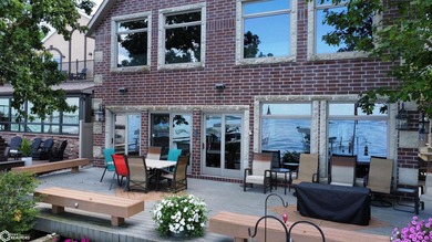 Unrivaled Waterfront Luxury with Private Guest Retreat & Sandy - photo 2