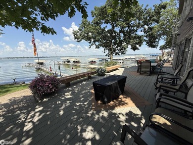 Unrivaled Waterfront Luxury with Private Guest Retreat & Sandy - photo 6