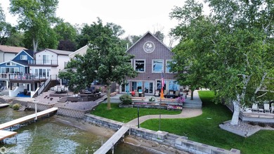 Unrivaled Waterfront Luxury with Private Guest Retreat & Sandy - photo 8