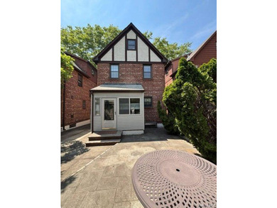 Welcome to this beautiful, detached Tudor styled home situated - photo 11