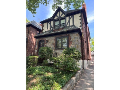 Welcome to this beautiful, detached Tudor styled home situated - photo 15