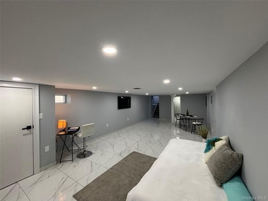 Welcome to this fully renovated 3 bedroom, 2 1/2 bathroom - photo 15