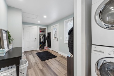 This property combines the convenience of town with the freedom - photo 15