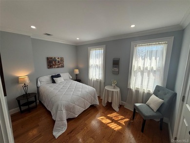 Welcome to this fully renovated 3 bedroom, 2 1/2 bathroom - photo 16
